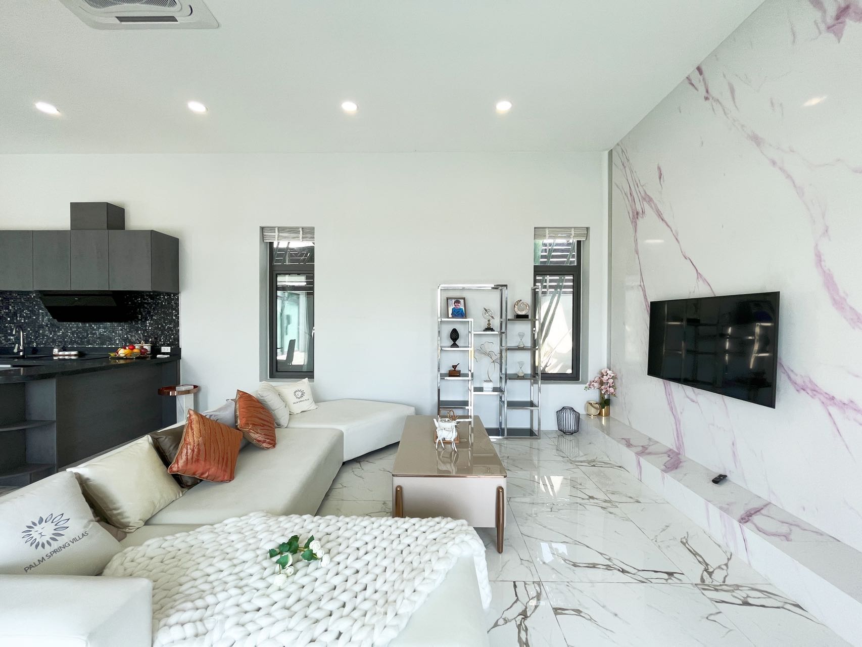 PALM LAKESIDE VILLAS