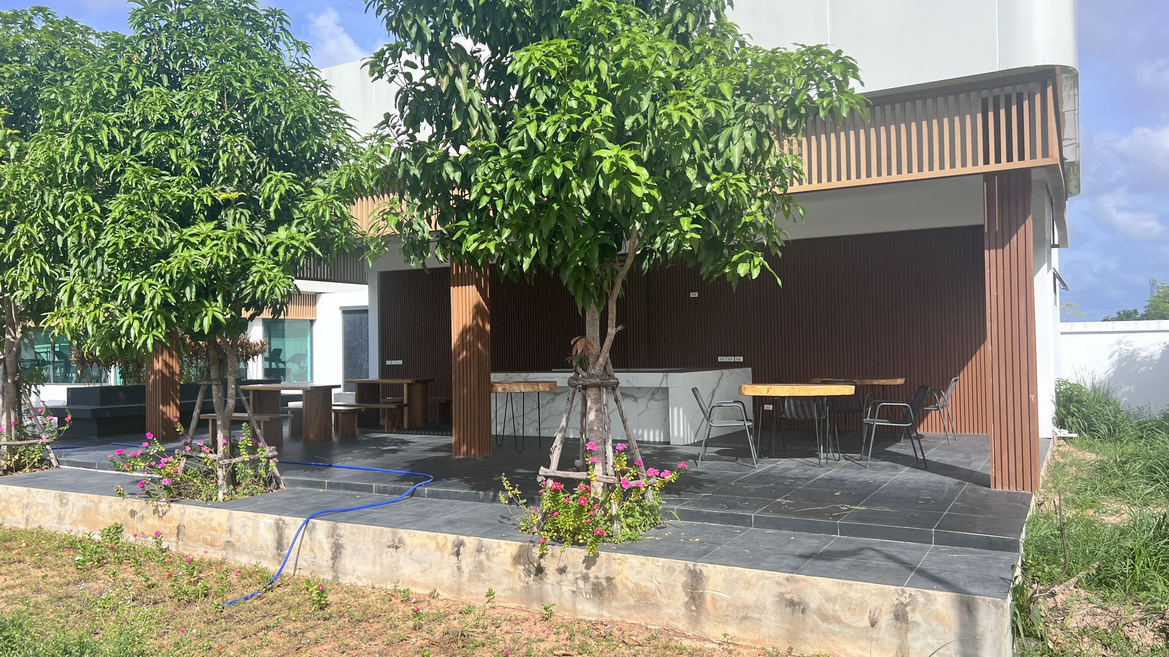 PALM LAKESIDE VILLAS