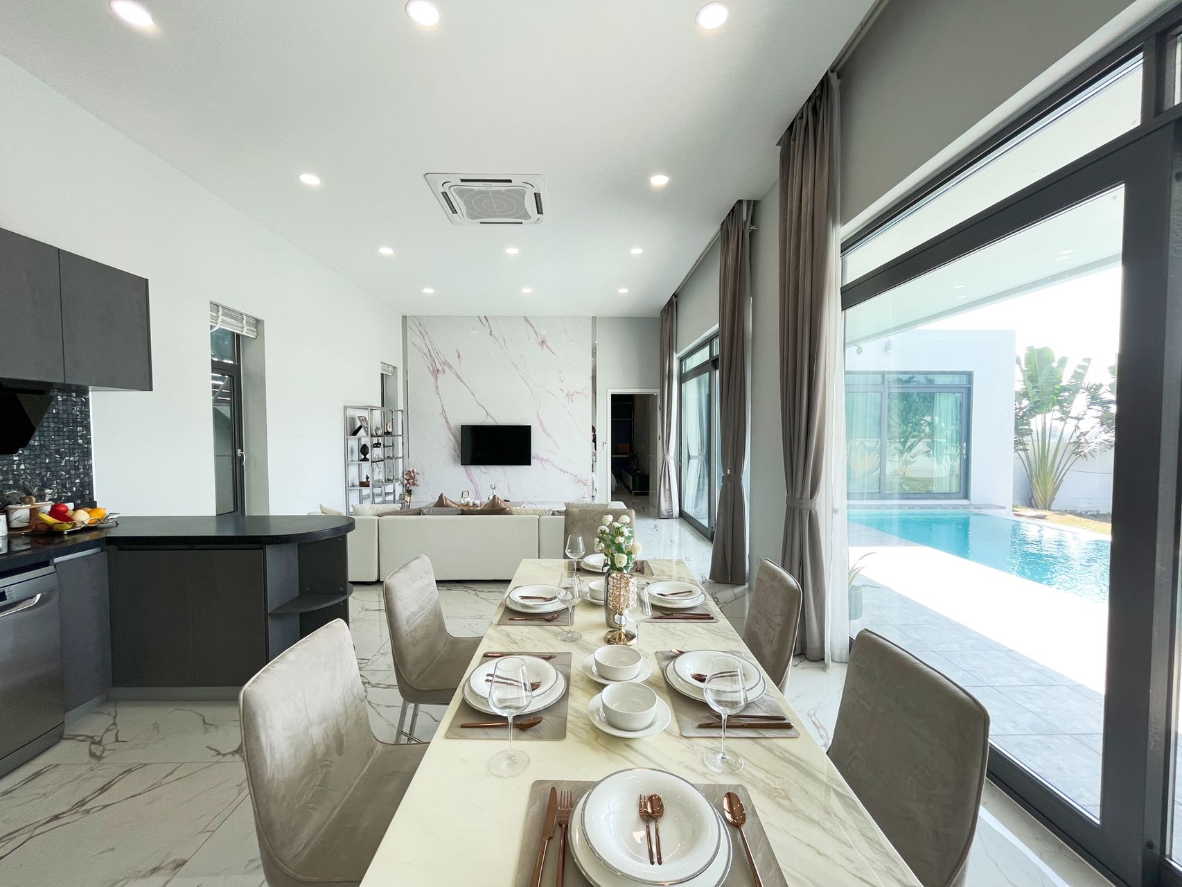 PALM LAKESIDE VILLAS