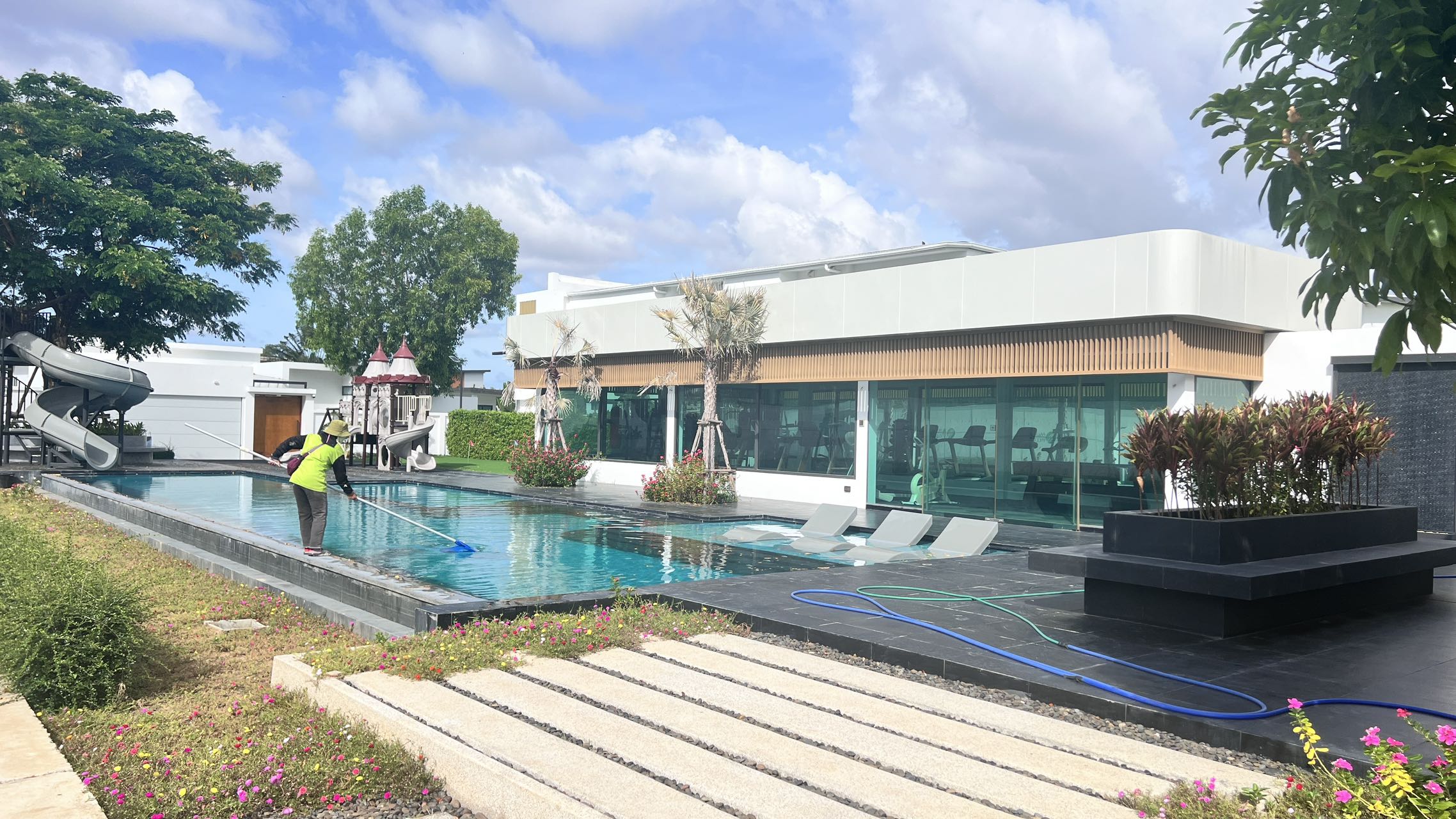 PALM LAKESIDE VILLAS