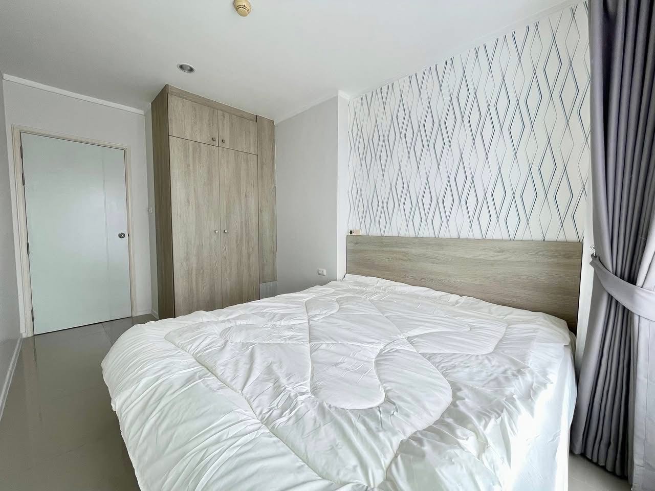 隆披尼海滩 中天