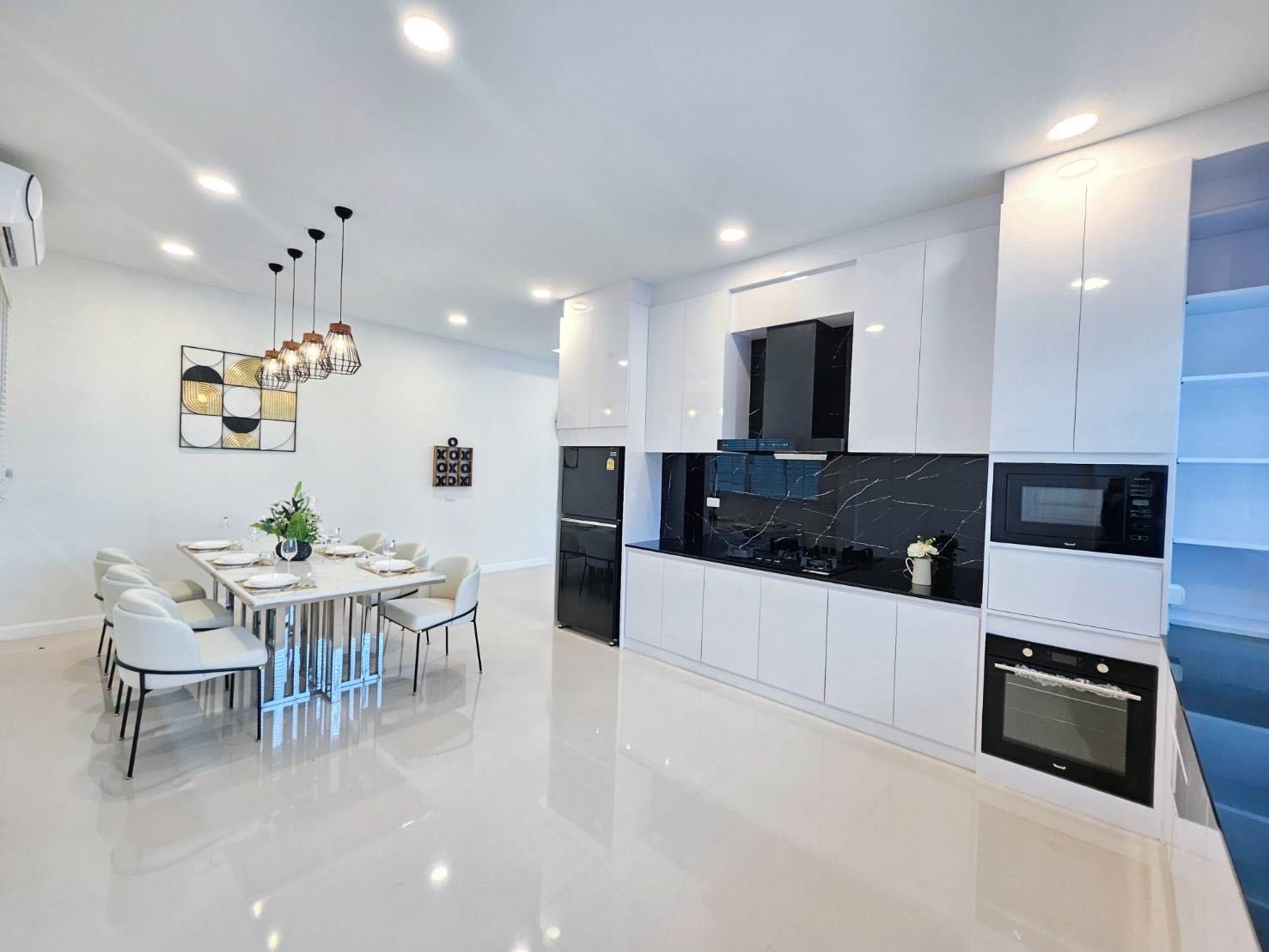 Gardenville Village 6