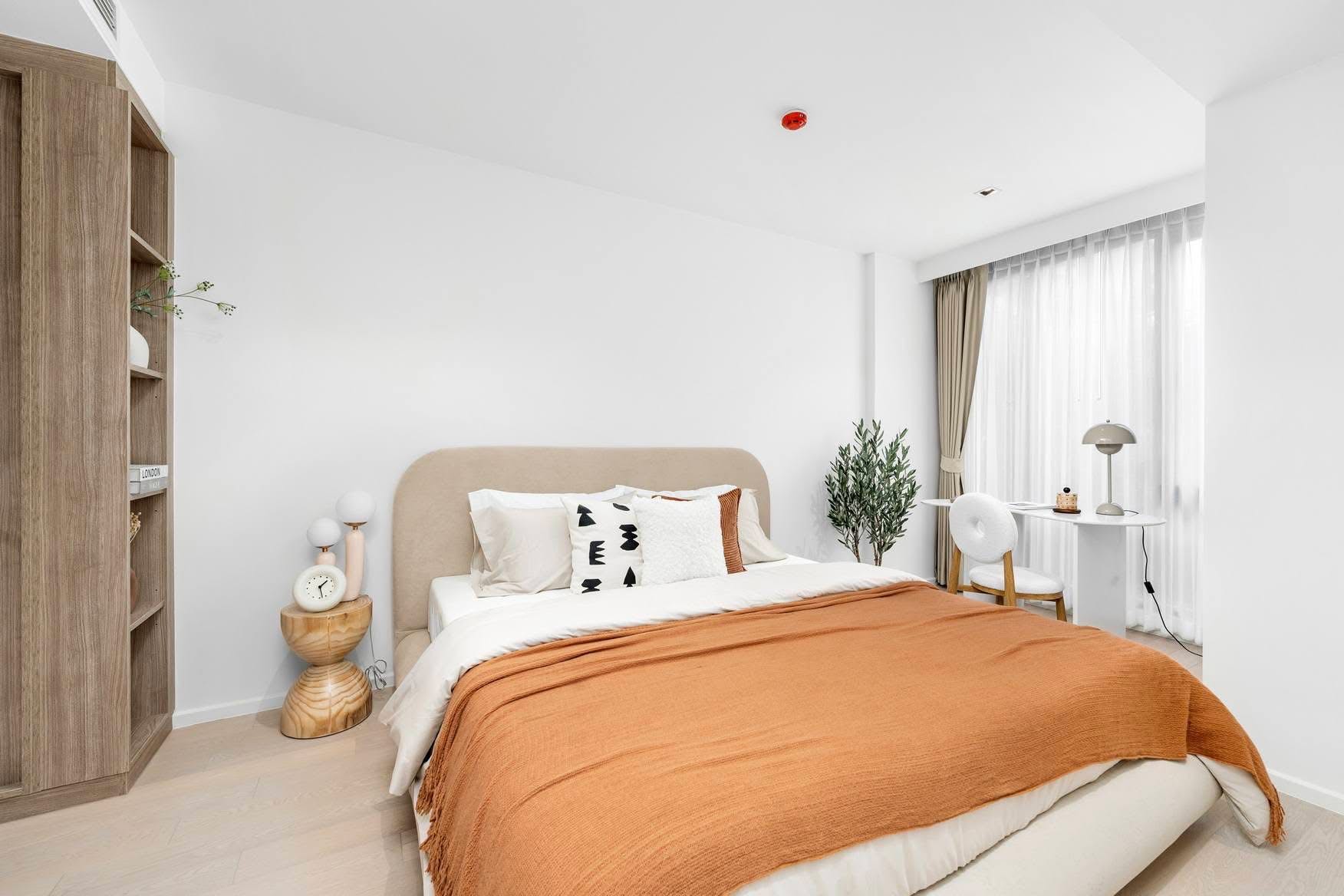 Craft Ploenchit Condo