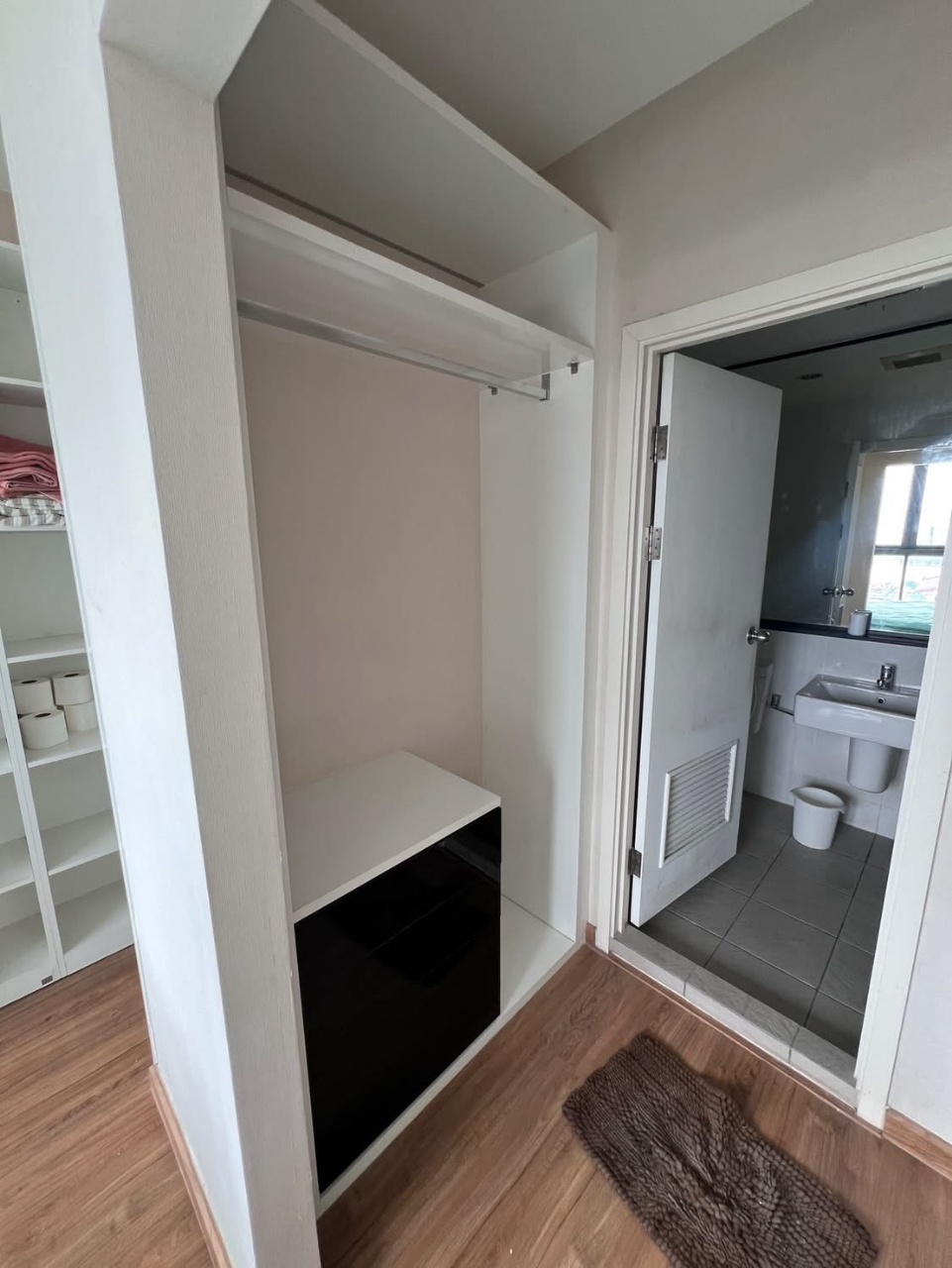 The Tree Rio Bang-Aor Station