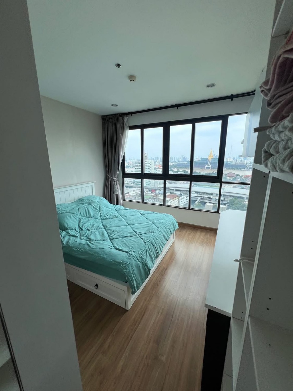 The Tree Rio Bang-Aor Station