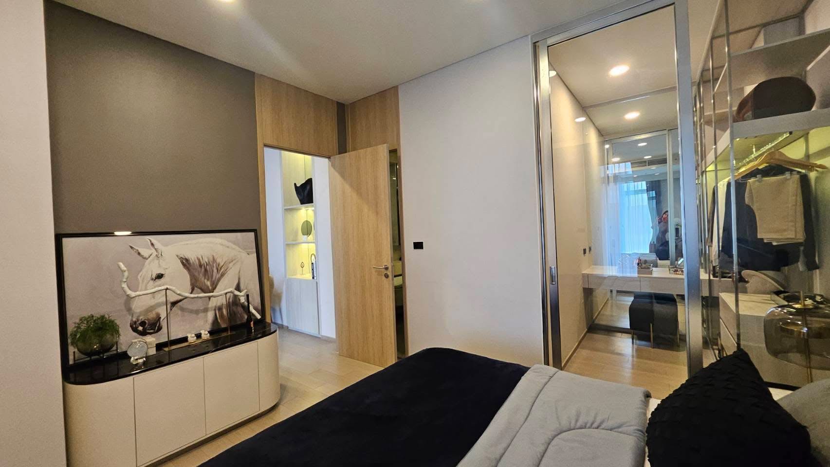 Siamese Executive 42