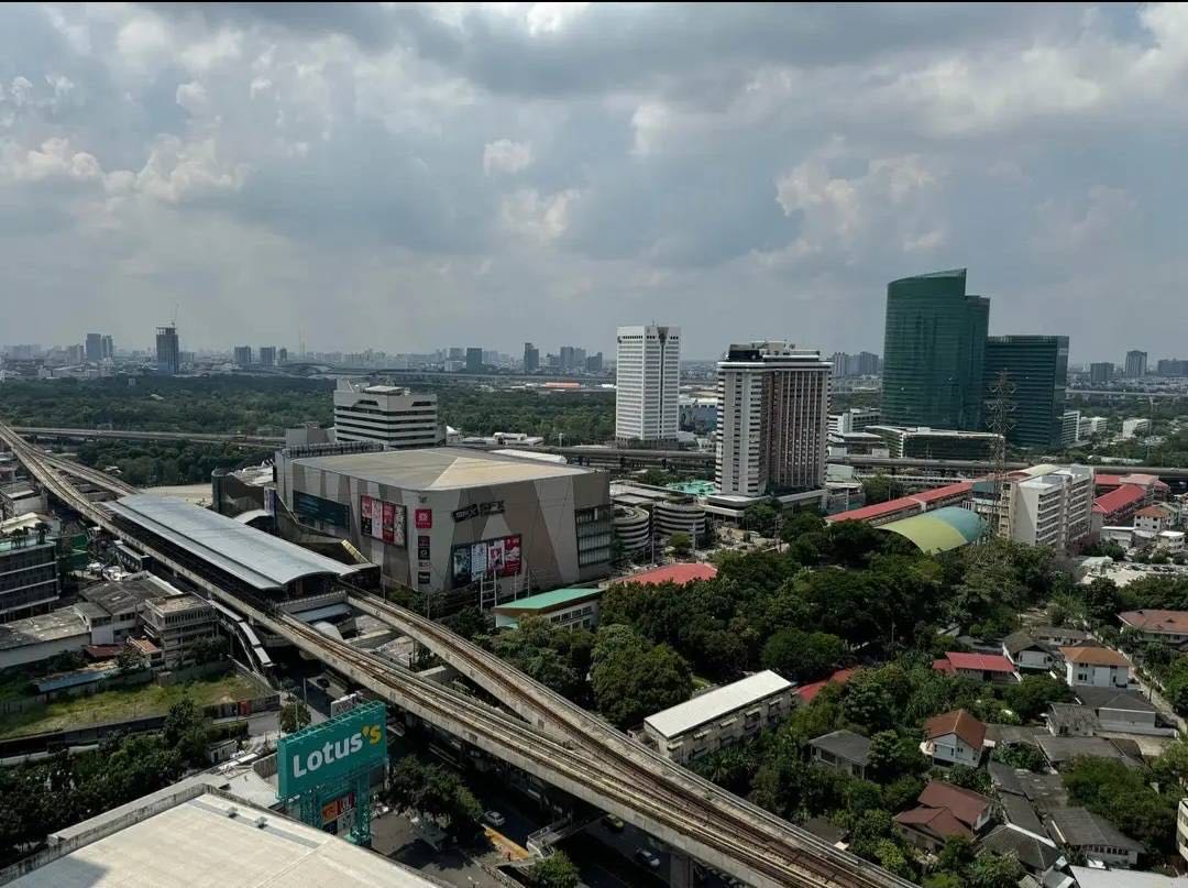 Life Phahon-Ladprao