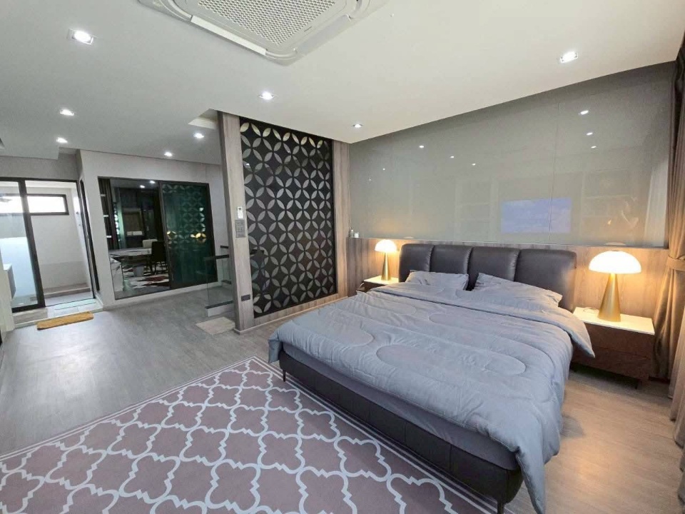 The Landmark Ekamai-Ramintra