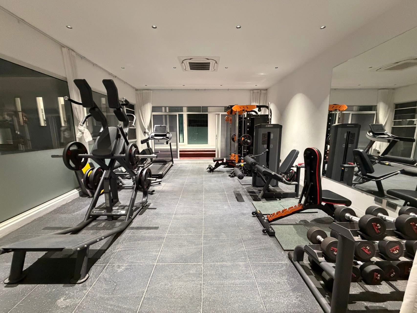 芭提雅中天 三层独栋泳池别墅