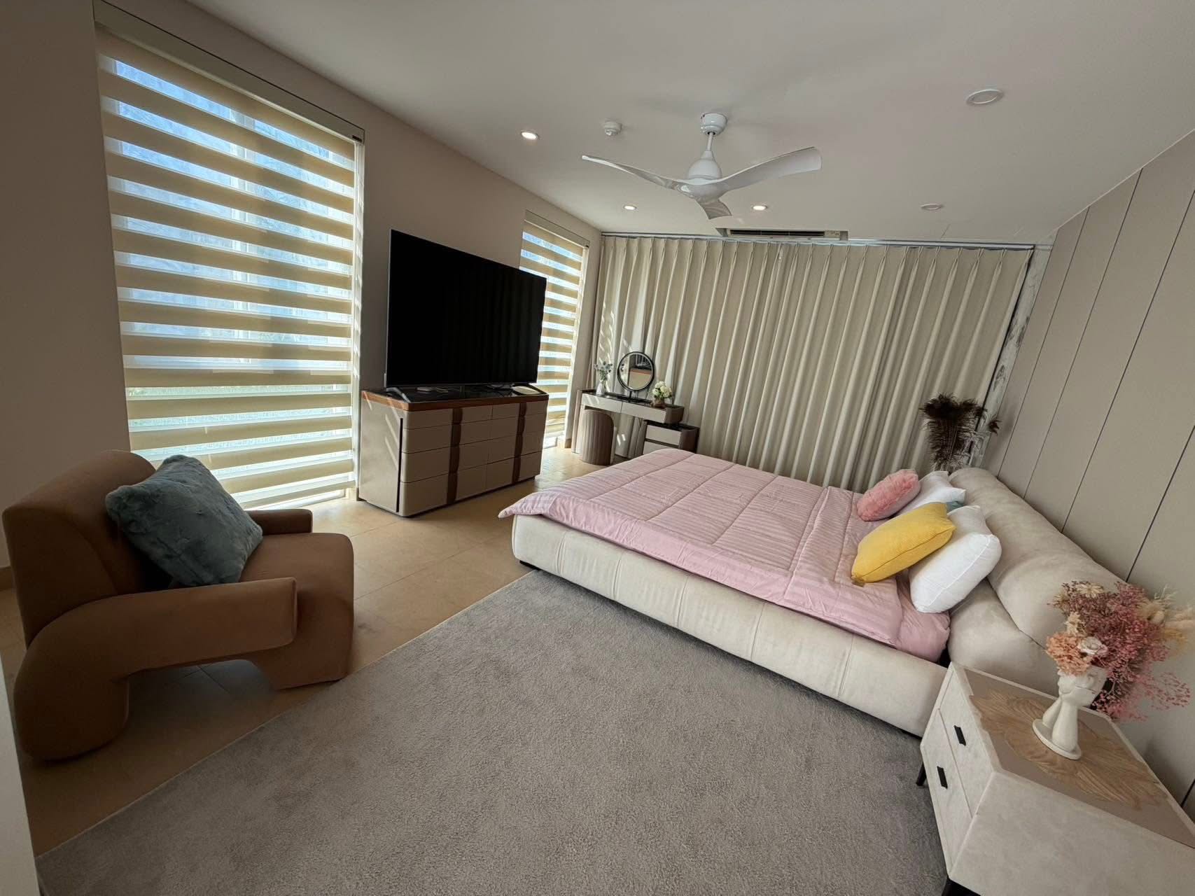 芭提雅中天 三层独栋泳池别墅