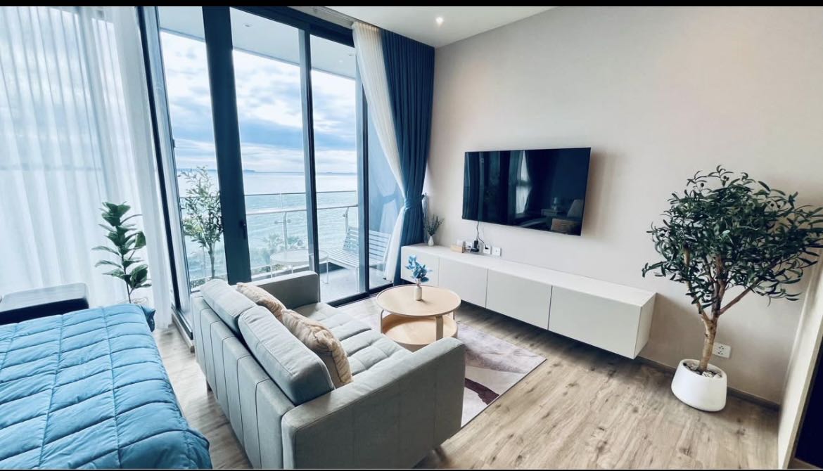 AROM Wongamat Luxury Condo