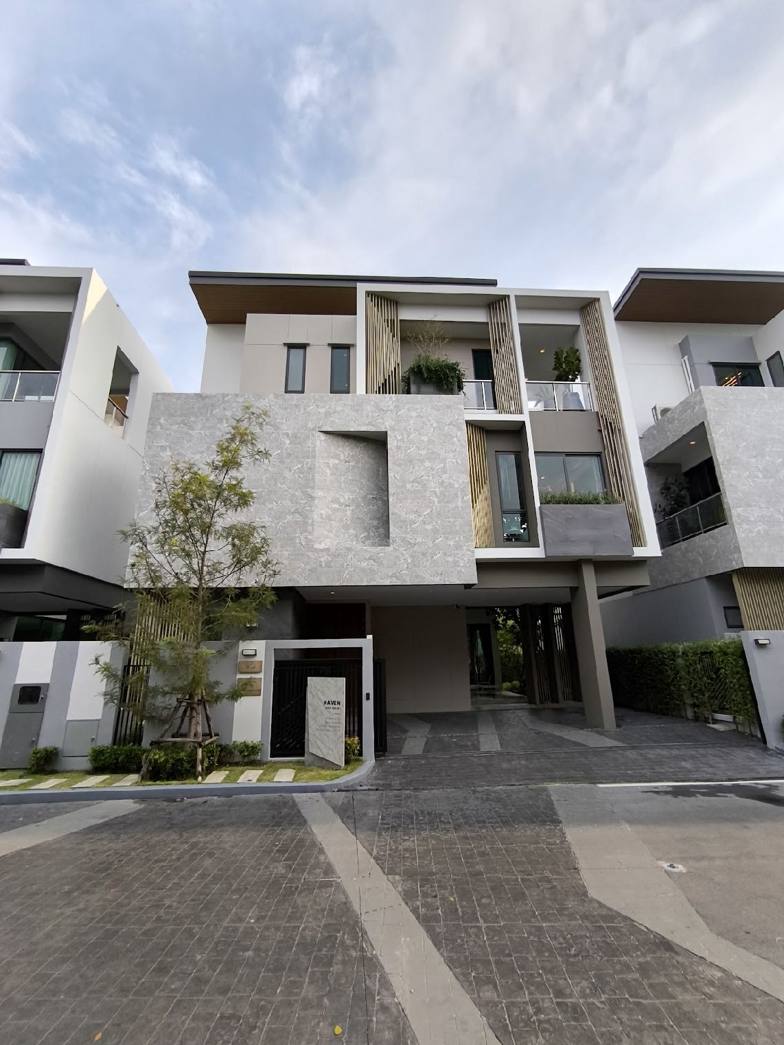 The gentry Kaset-Nawamin