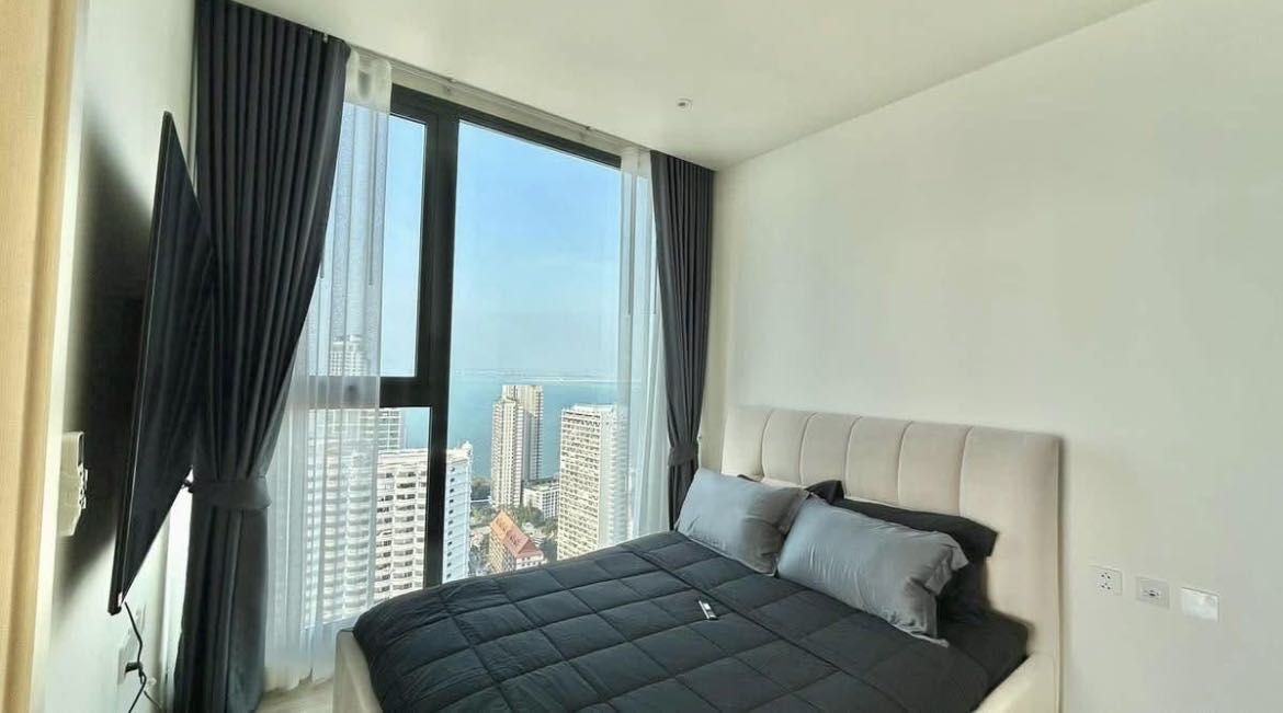  AROM Wong Amat Beachfront Condo