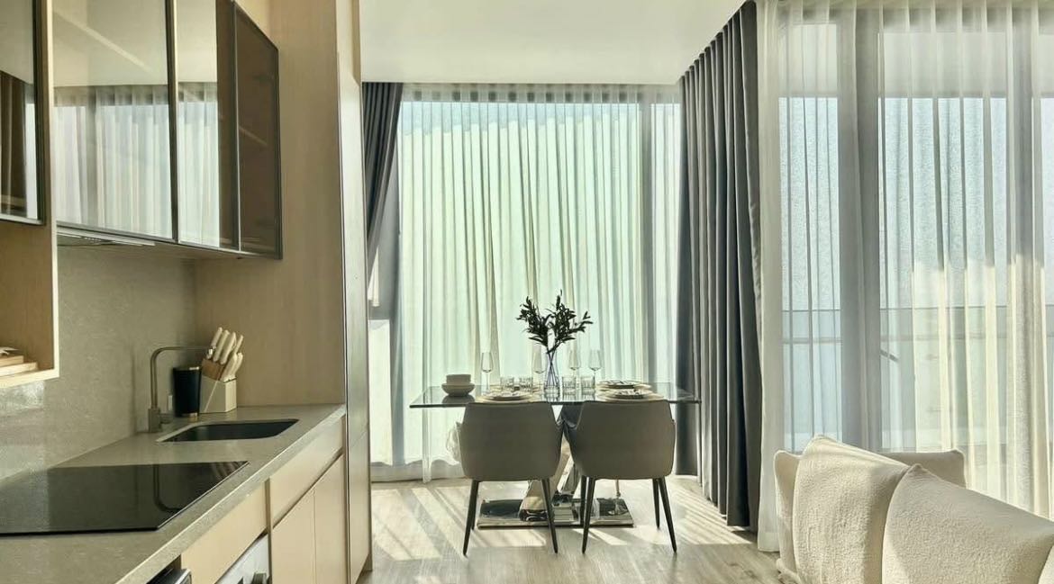  AROM Wong Amat Beachfront Condo