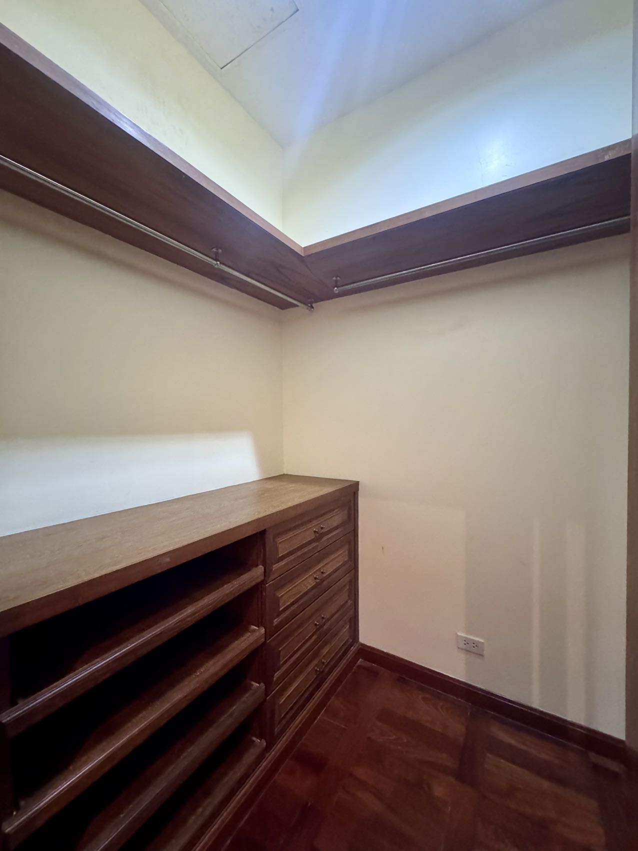 那中天泰巴黎独栋别墅