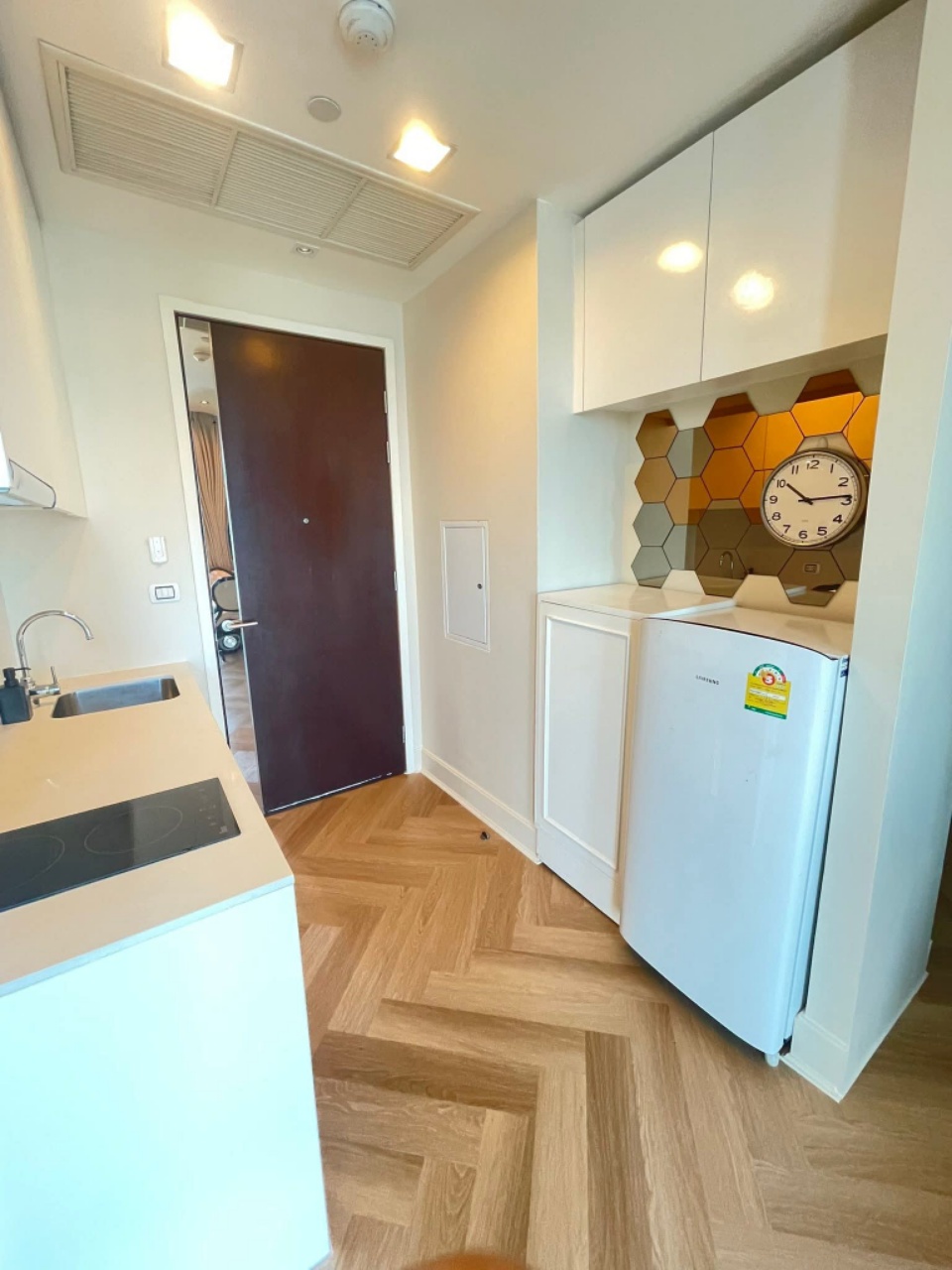 Equinox Phahol-Vipha