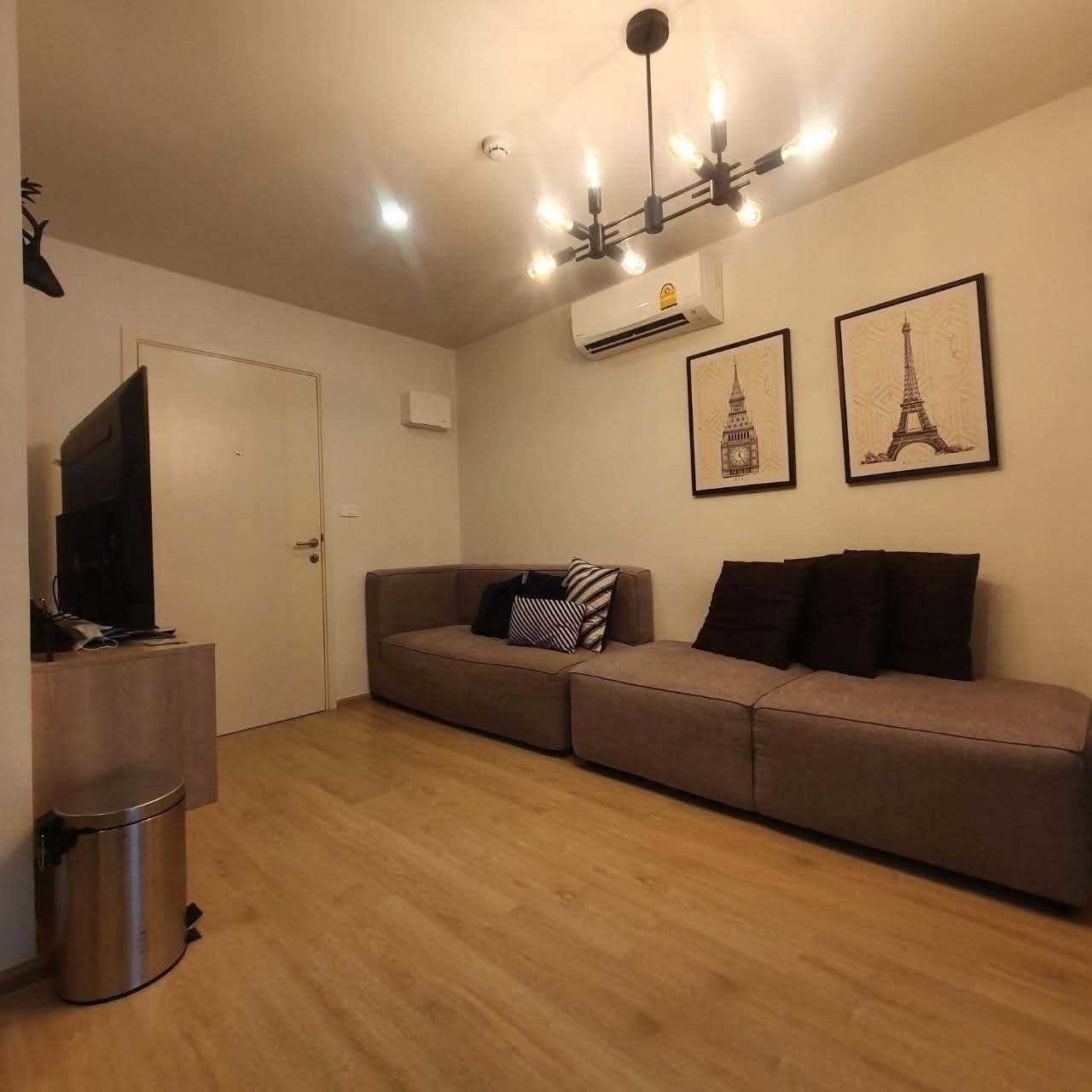 ELIO DEL MOSS PHAHOLYOTHIN