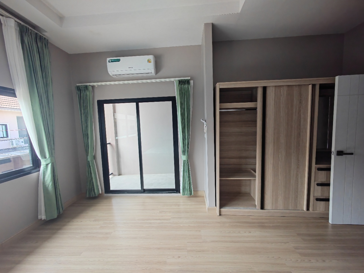 芭提雅威尼斯联排别墅