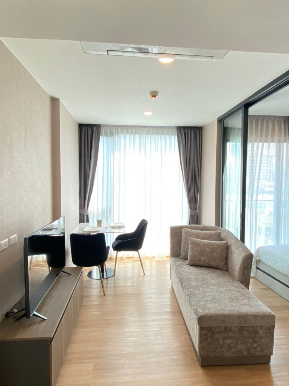 LLOYD Soonvijai - Thonglor