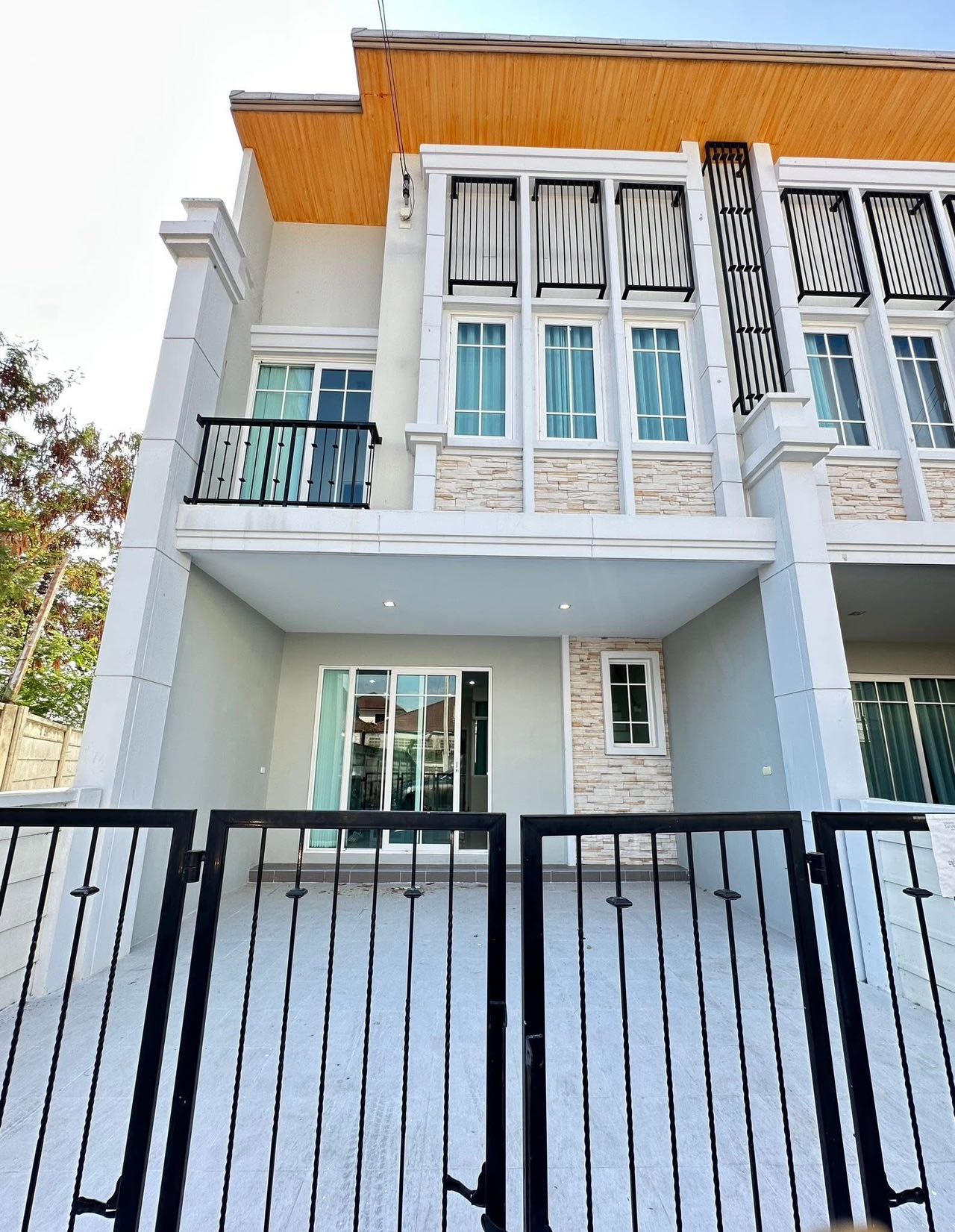 Golden Town 联排别墅