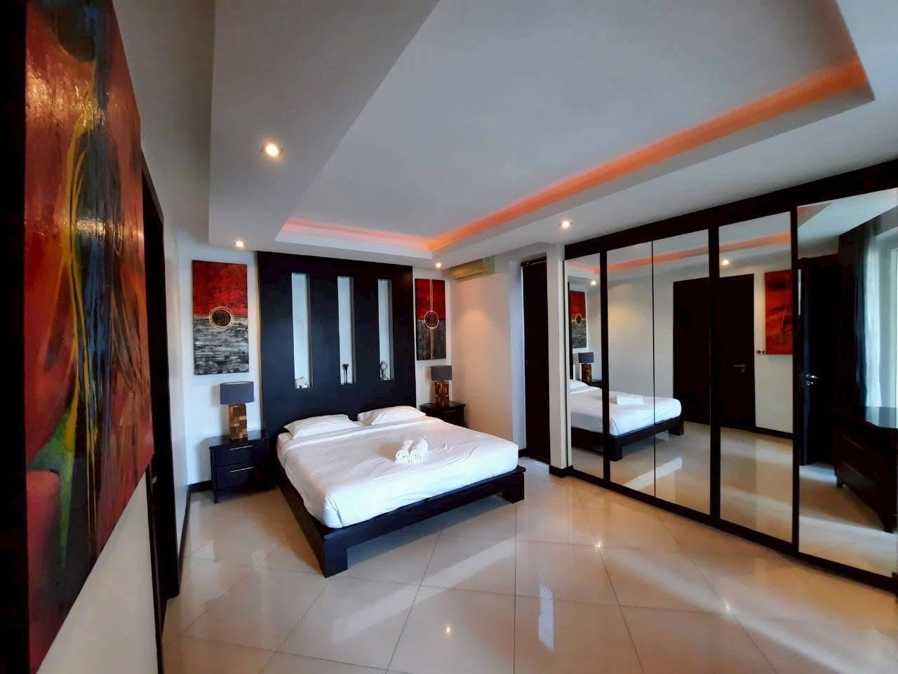 棕榈绿洲乔木提恩豪华泳池别墅出租：现代生活体验