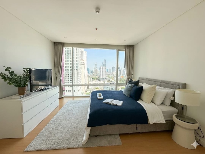 Fullerton Sukhumvit Luxe Condo in Ekkamai