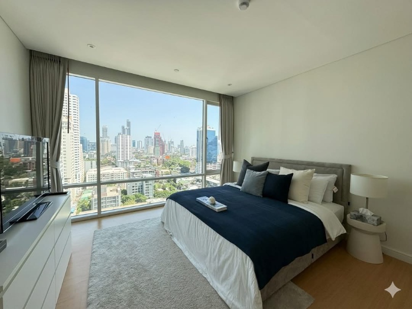 Fullerton Sukhumvit Luxe Condo in Ekkamai