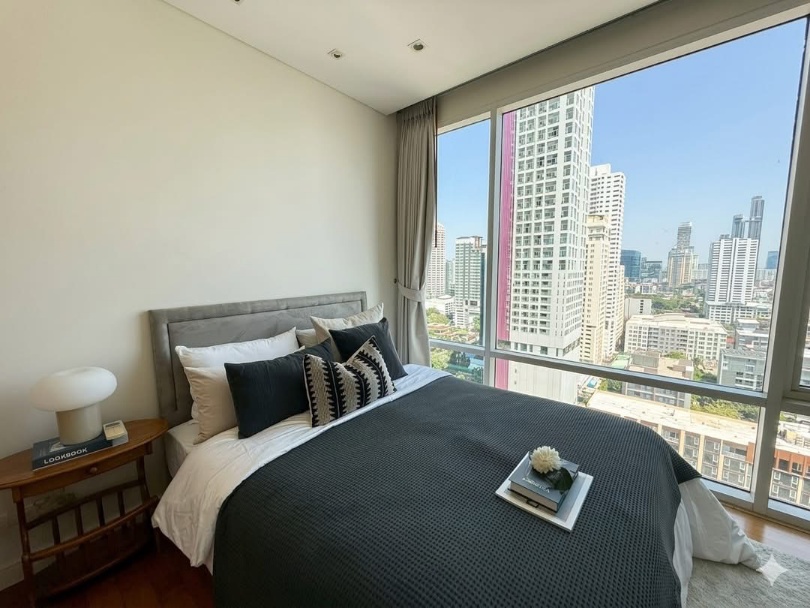 Fullerton Sukhumvit Luxe Condo in Ekkamai