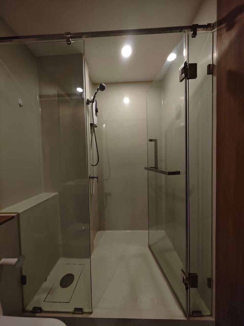 Blossom Sathorn Charoenrat