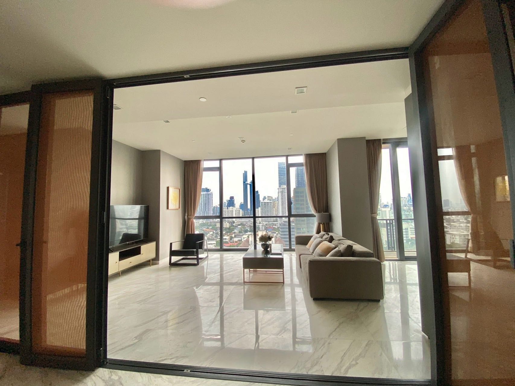 The monument thonglor 出售公寓