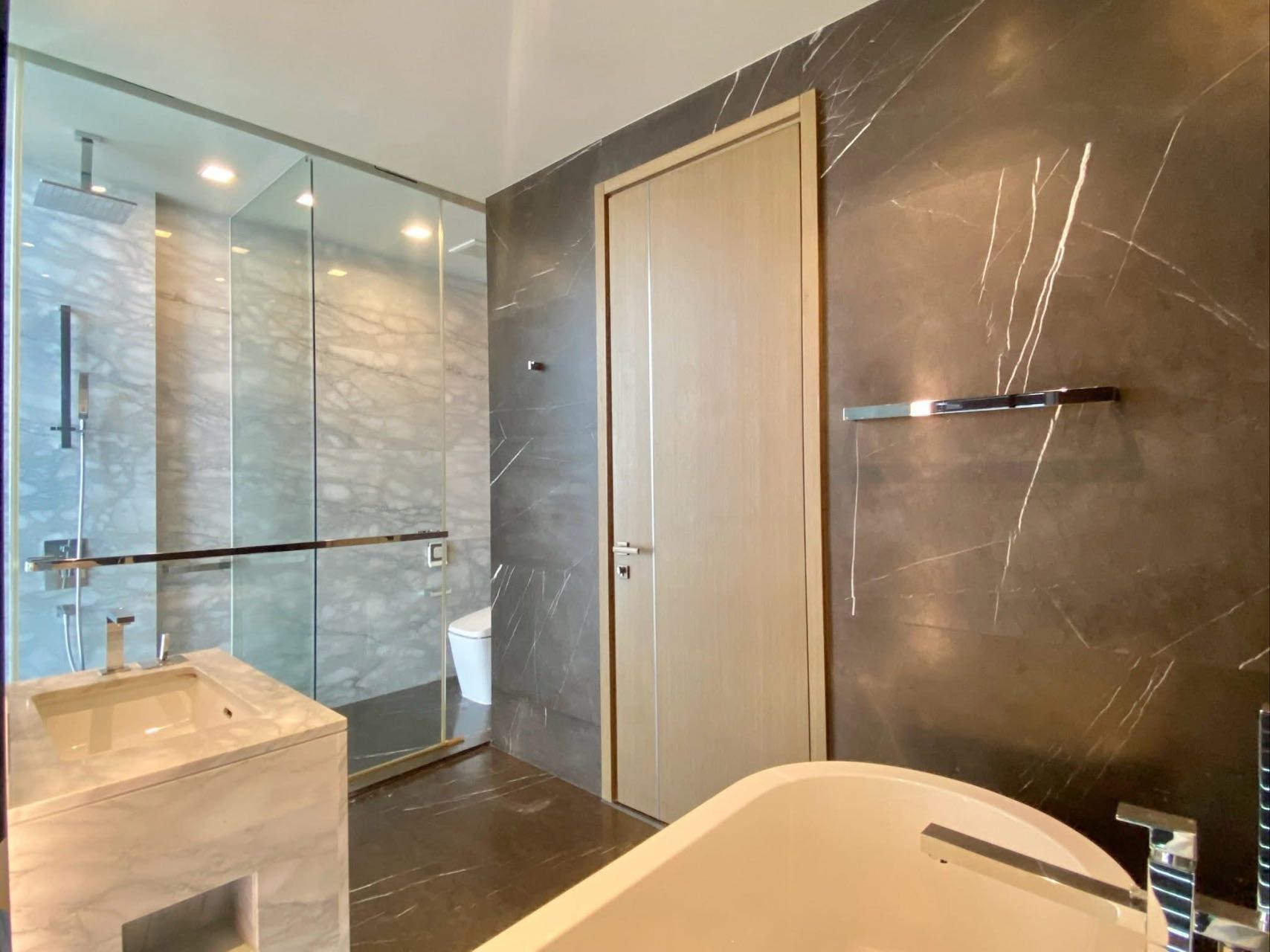 The monument thonglor 出售公寓