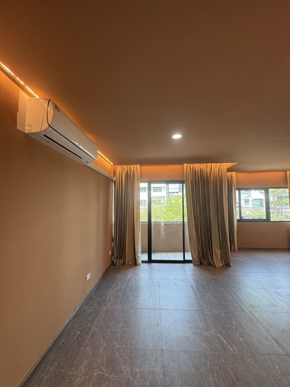 Home Office Rama9联排商住