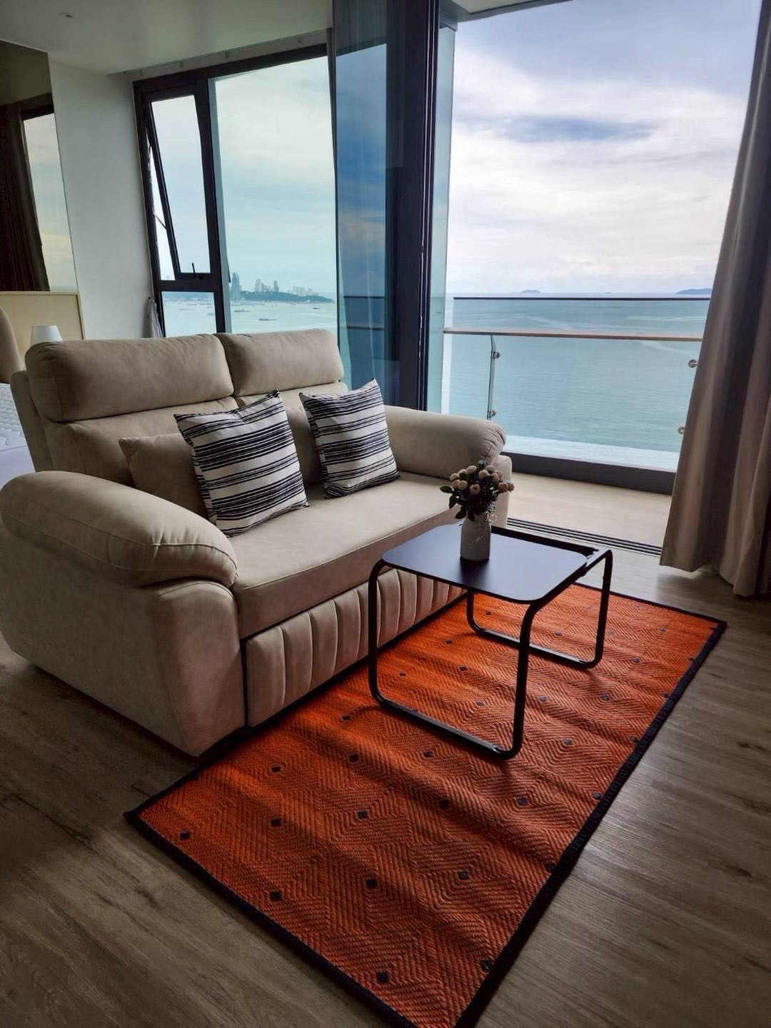 Arom Wongamat Pattaya