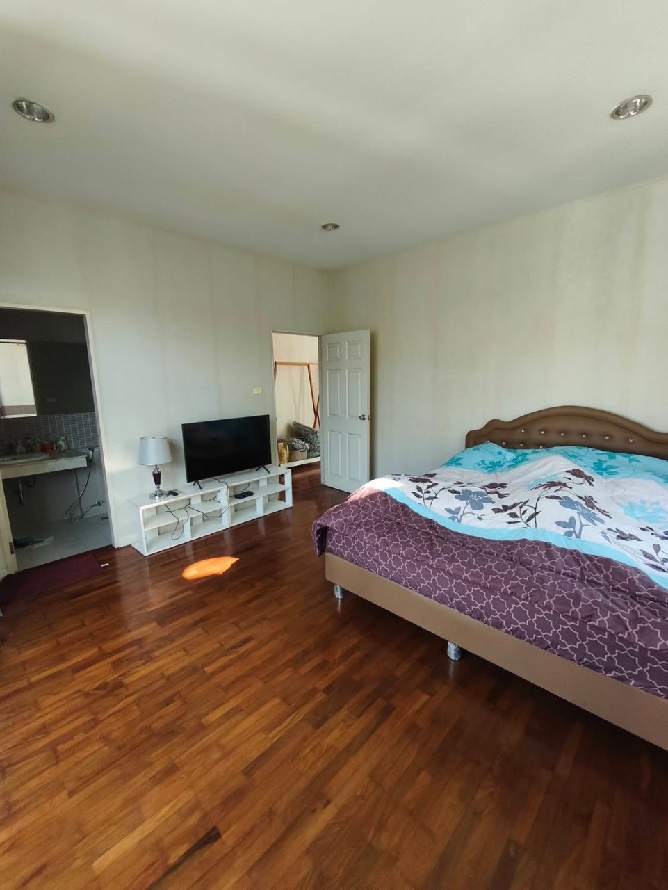 Rasa Spanish Courtyard