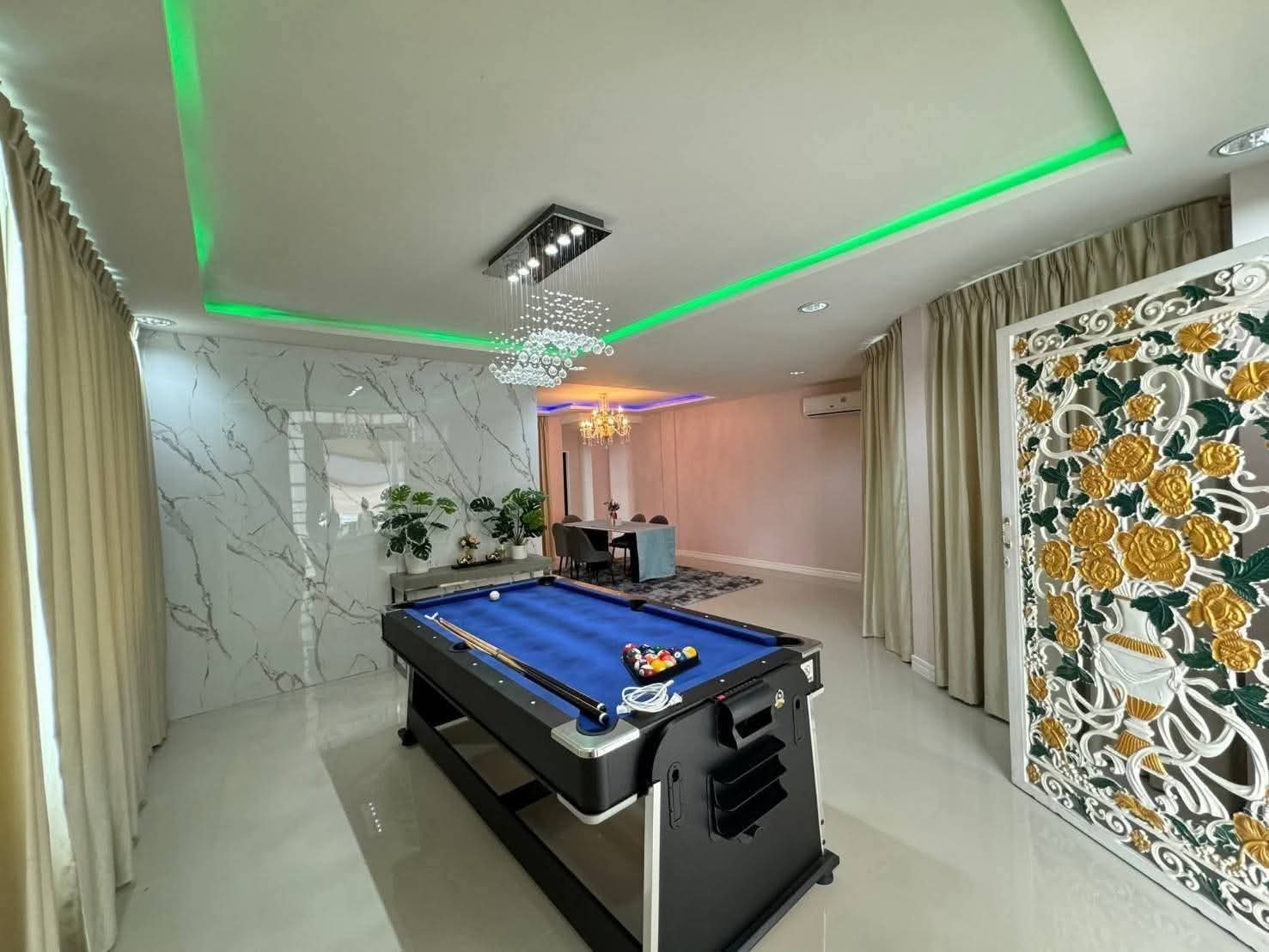 Chateau Dale Residence