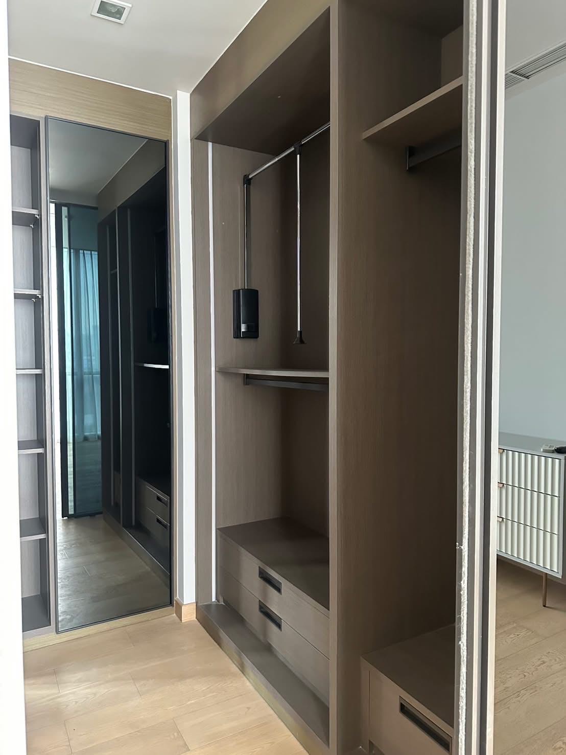 The Monument Thonglor