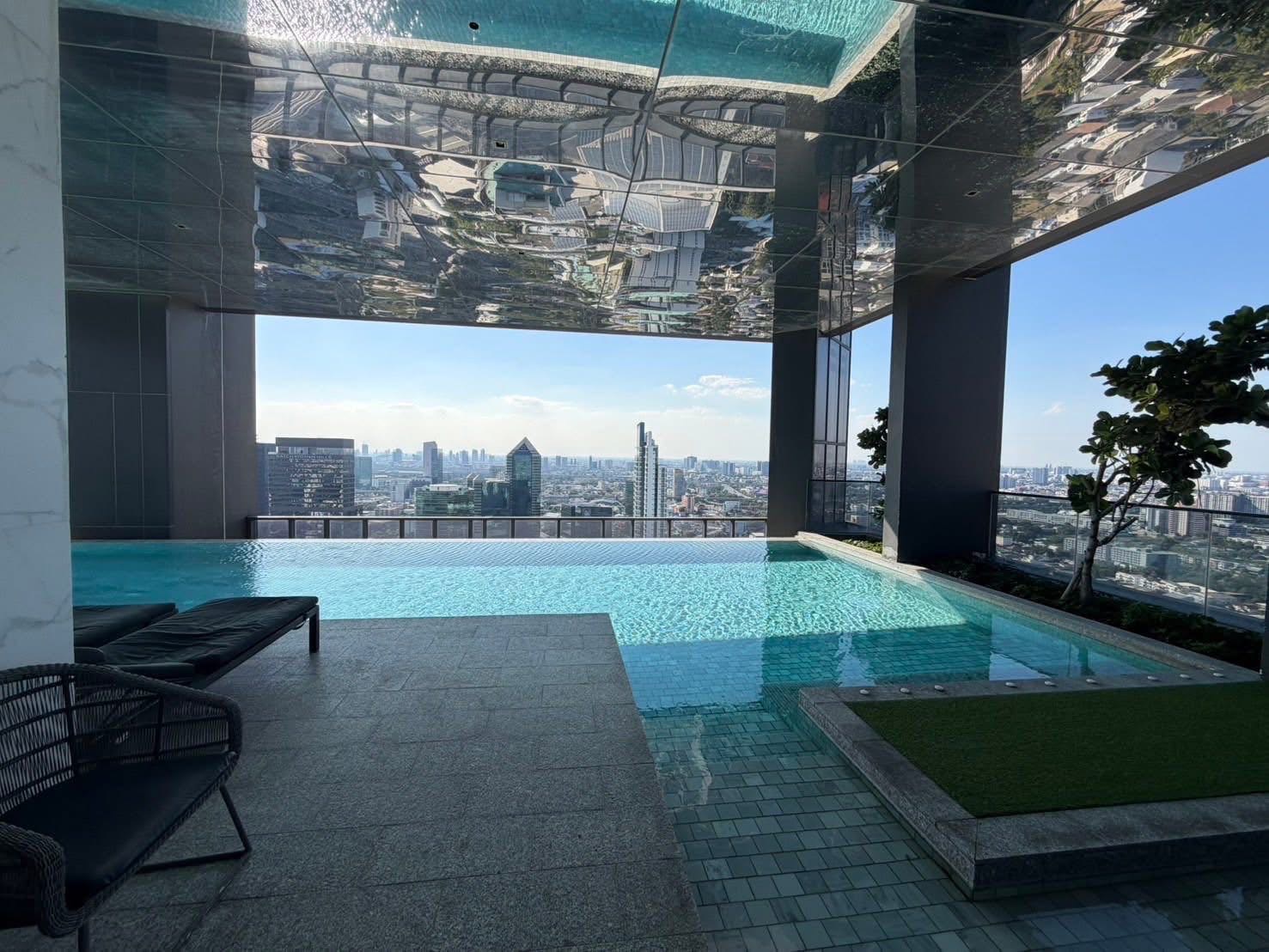 Mazarine Ratchayothin