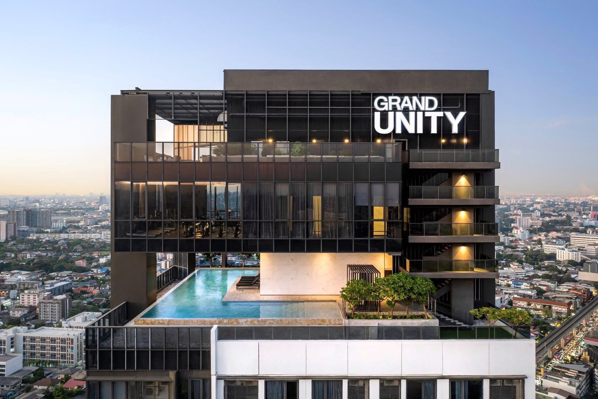 Mazarine Ratchayothin