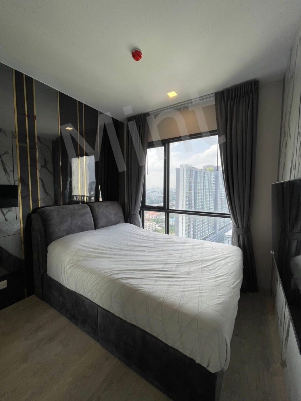 The tree phattanakran Ekkamai