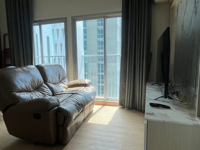 Noble Revolve Ratchada 1