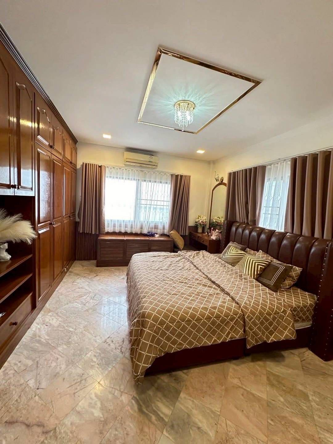 Soi Noen Phlab Wan