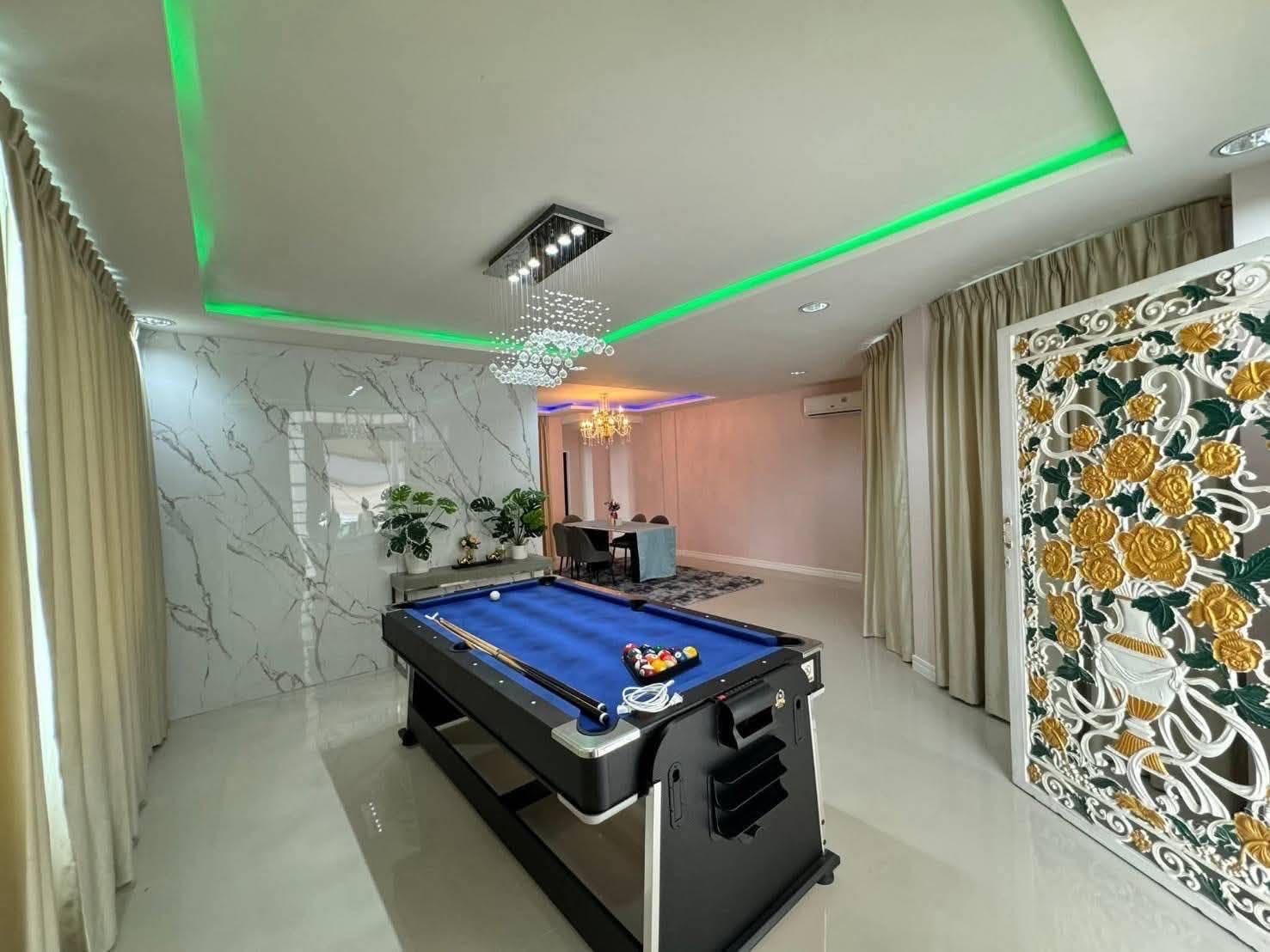 Chateau Dale Residence