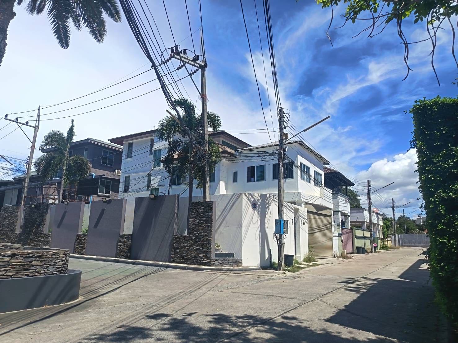 Chateau Dale Residence