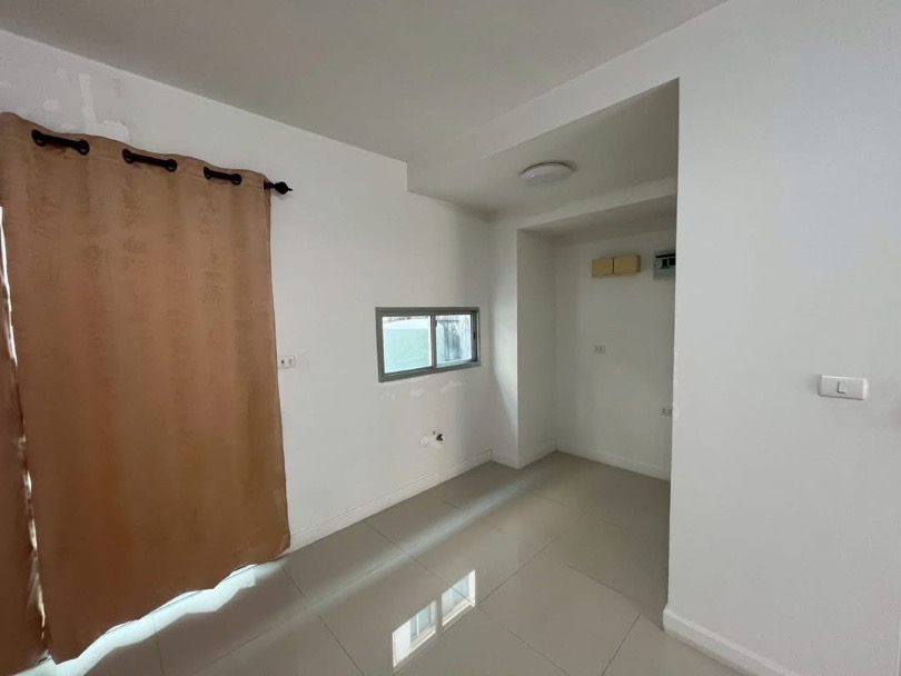 Town Plus Pracha Uthit