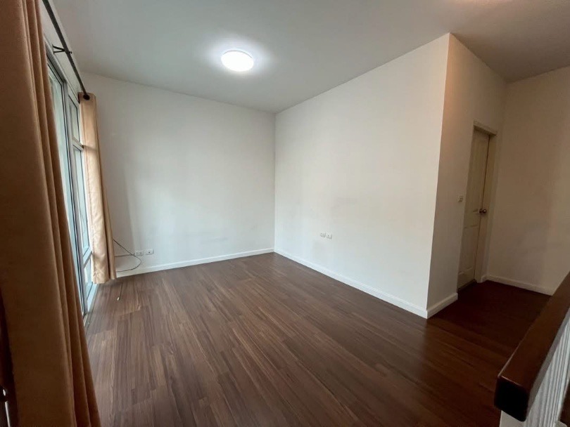 Town Plus Pracha Uthit