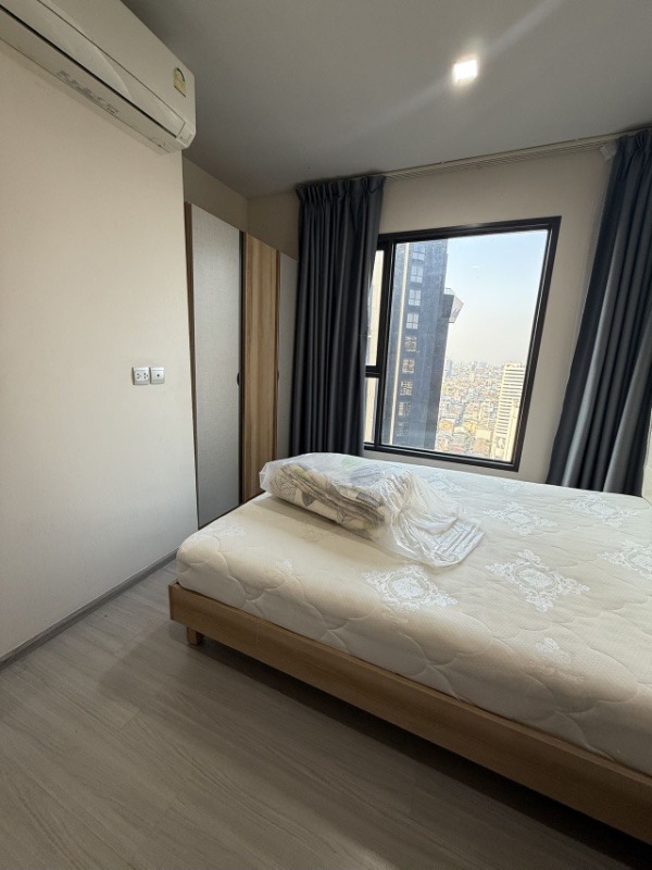 Life Asoke Rama 9