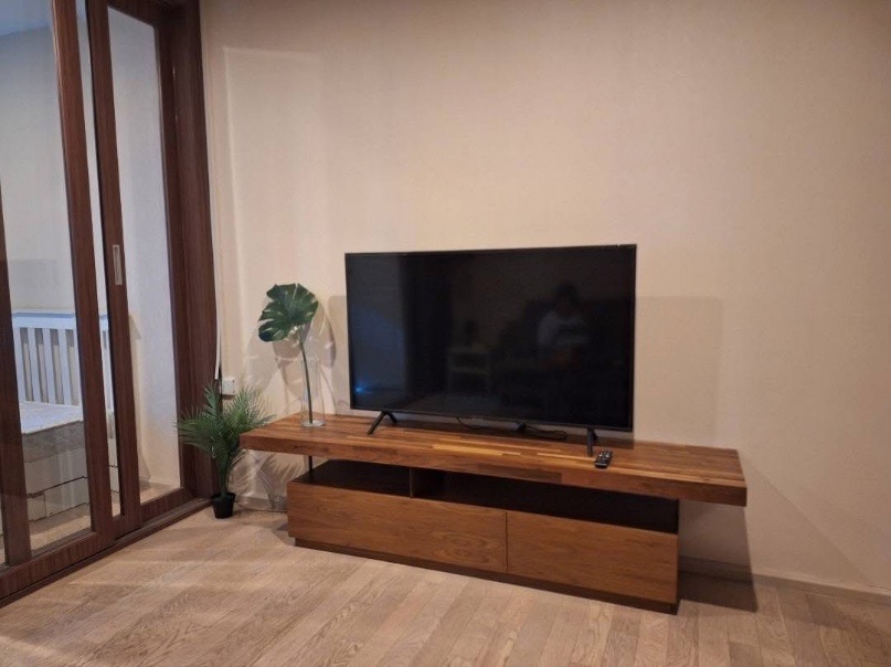 Noble Solo Thonglor