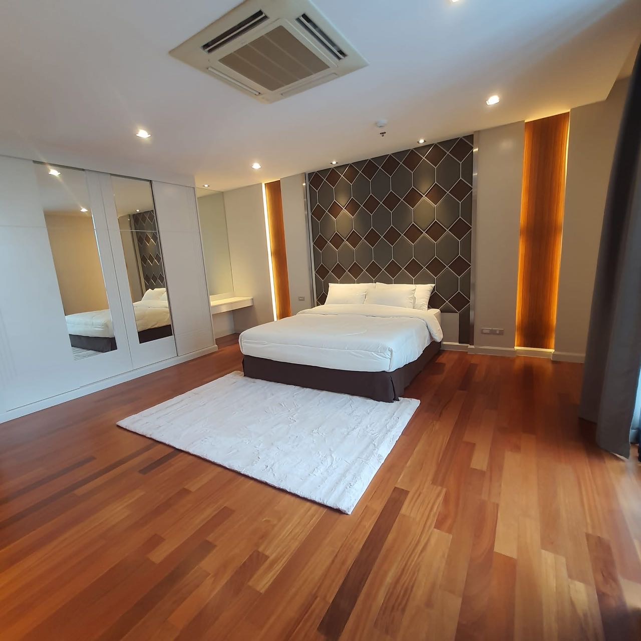 The Four Wings Residence Srinakarin
