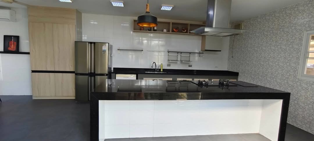 Courtyard Villa Rama 9- Wongwaen