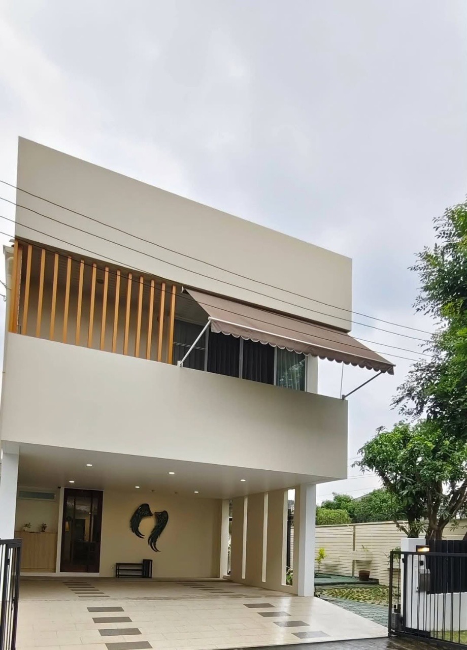 Courtyard Villa Rama 9- Wongwaen